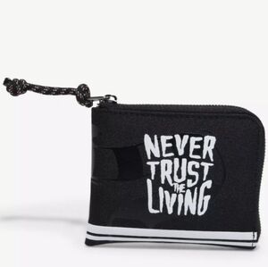 Bioworld Black & White Beetlejuice Never Trust The Living Zipper Wallet. NWT.